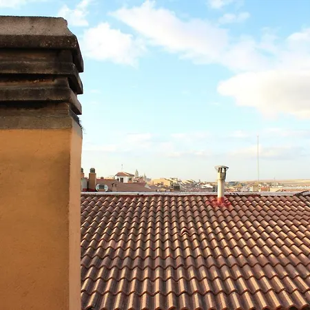 Vut Skyline Appartement *