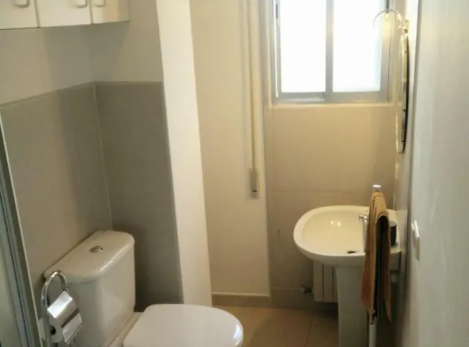 Vut Skyline Apartament *